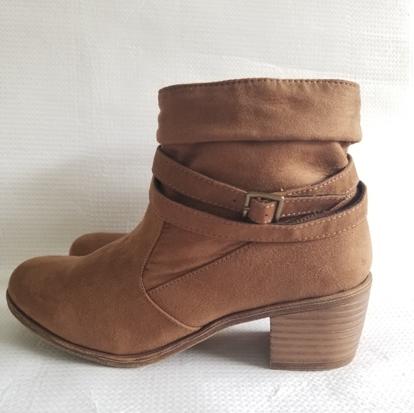 American Eagle By Payless Shoes - American Eagle Shoes
Size 9 Ankle Boots